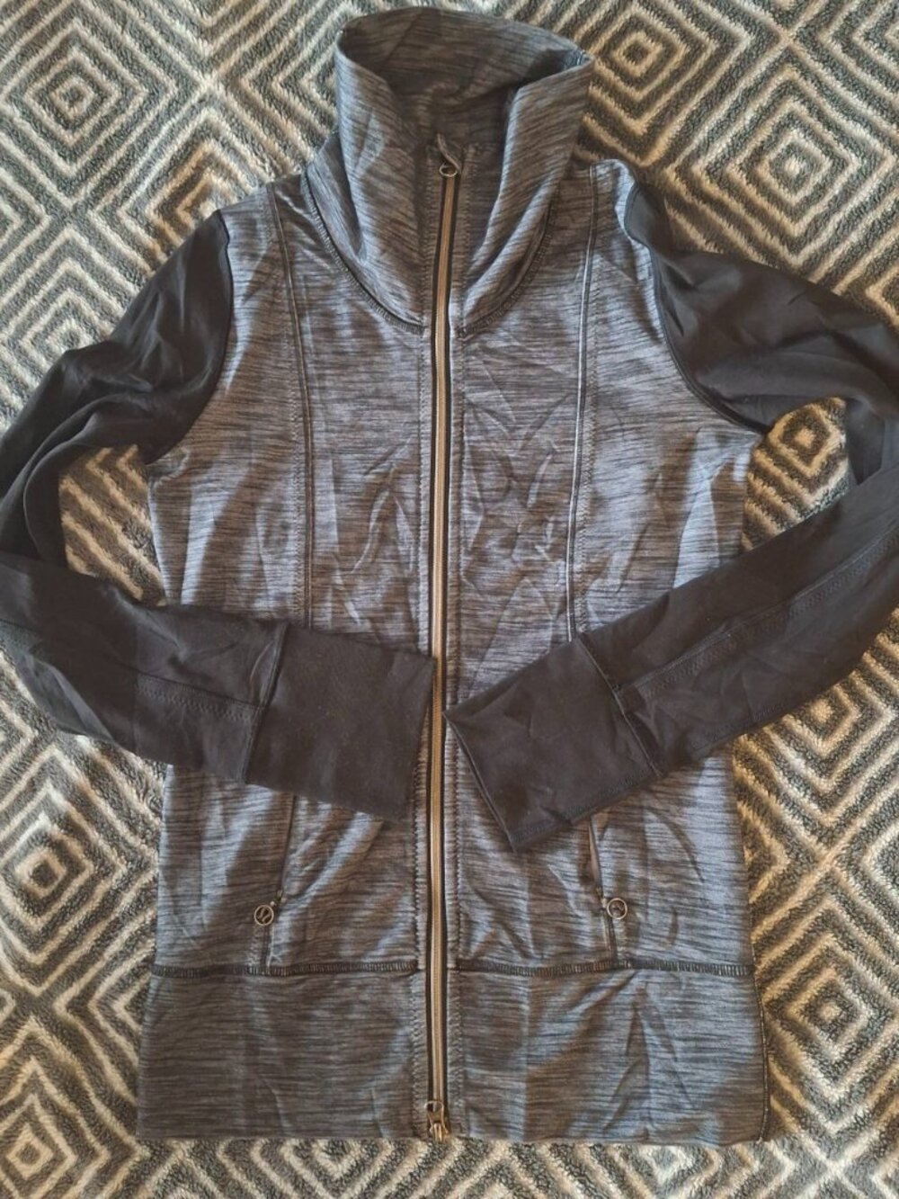 Lululemon G1 GrayBlack Full Zip Track Jacket Athletic Sz 2
